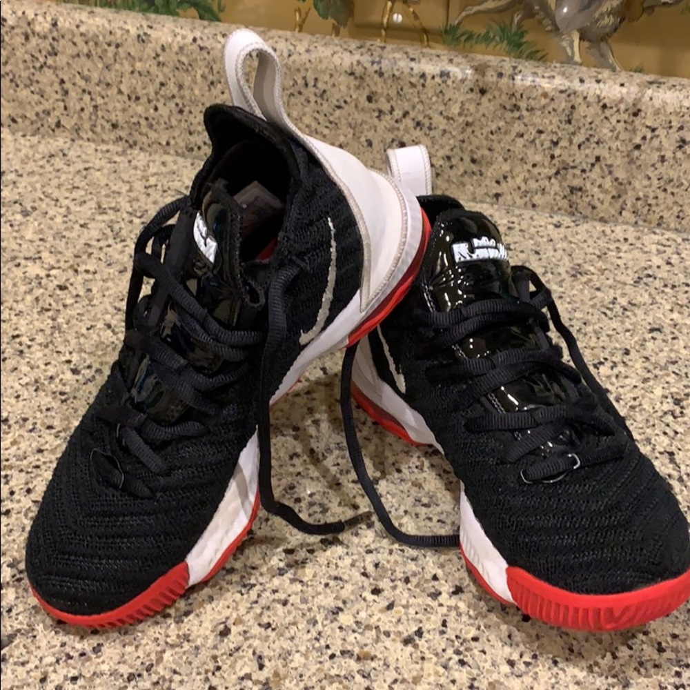 NIKE boys Lebron shoes